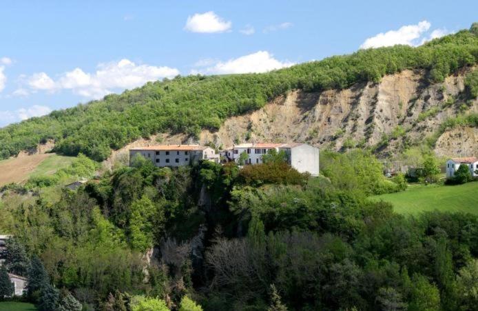 Locanda Delle Grotte Di Onferno Hotel Gemmano ภายนอก รูปภาพ